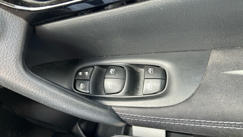 Nissan Qashqai 1.3 DiG-T N-Connecta 5dr Petrol Hatchback